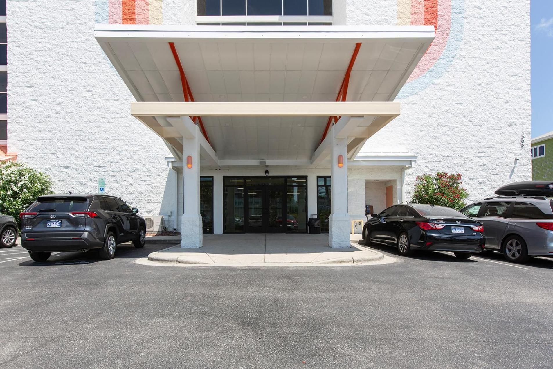 Golden Sands Oceanfront Hotel Carolina Beach Exterior photo