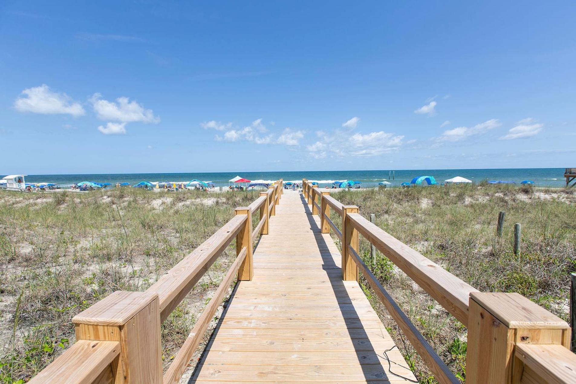 Golden Sands Oceanfront Hotel Carolina Beach Exterior photo